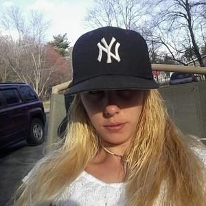 Meet your Posher, Danielle